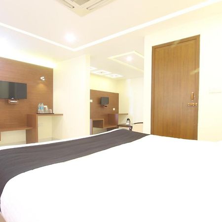 Kuzhittura Divines Business Hotel المظهر الخارجي الصورة