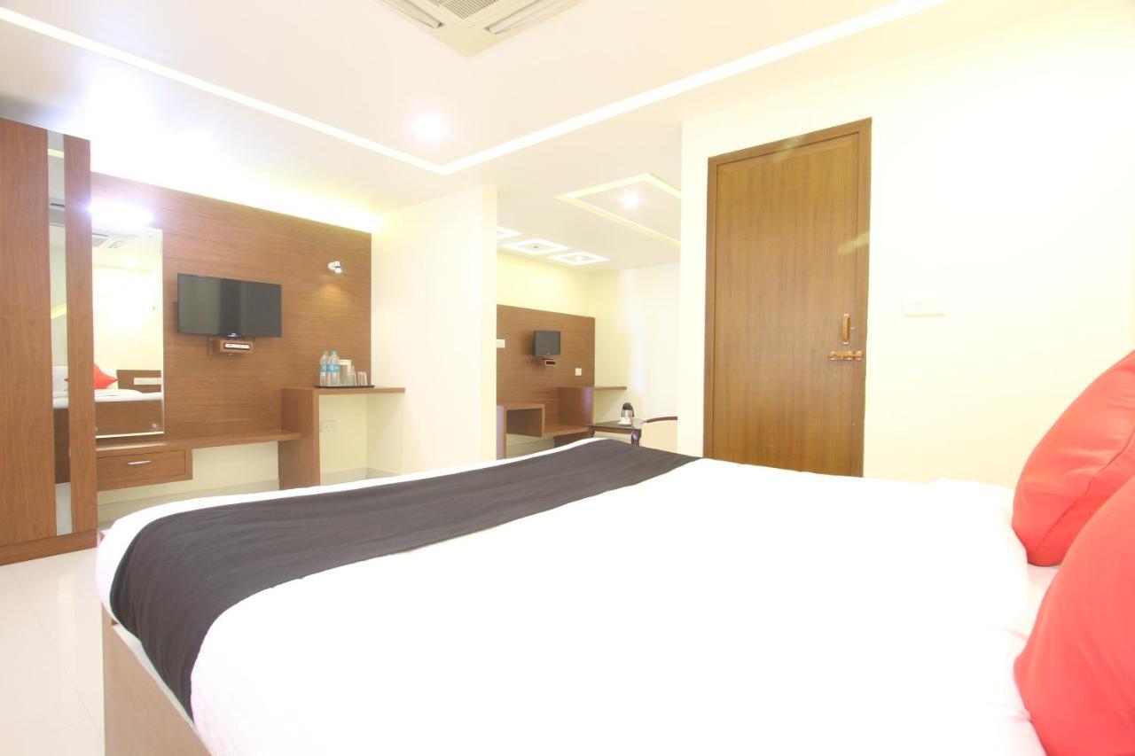 Kuzhittura Divines Business Hotel المظهر الخارجي الصورة