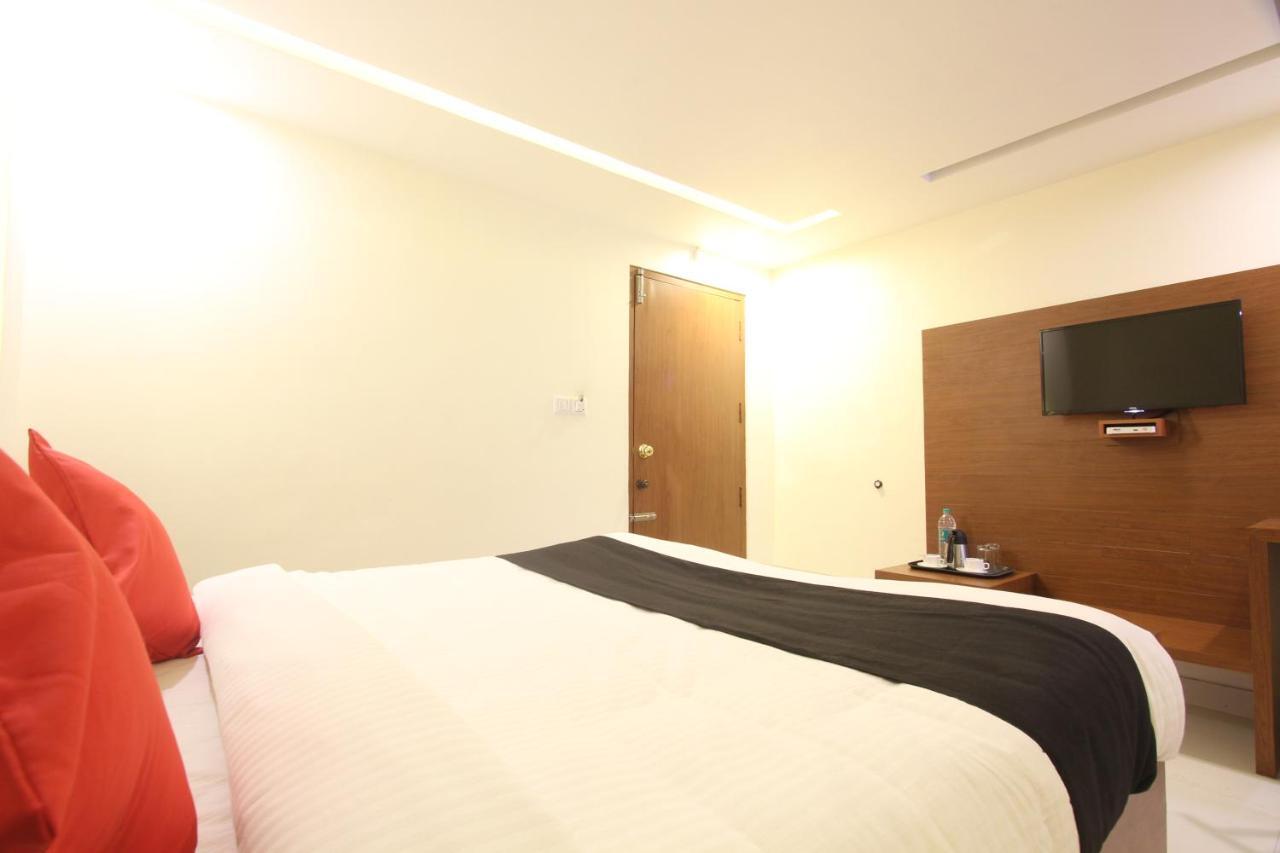Kuzhittura Divines Business Hotel المظهر الخارجي الصورة